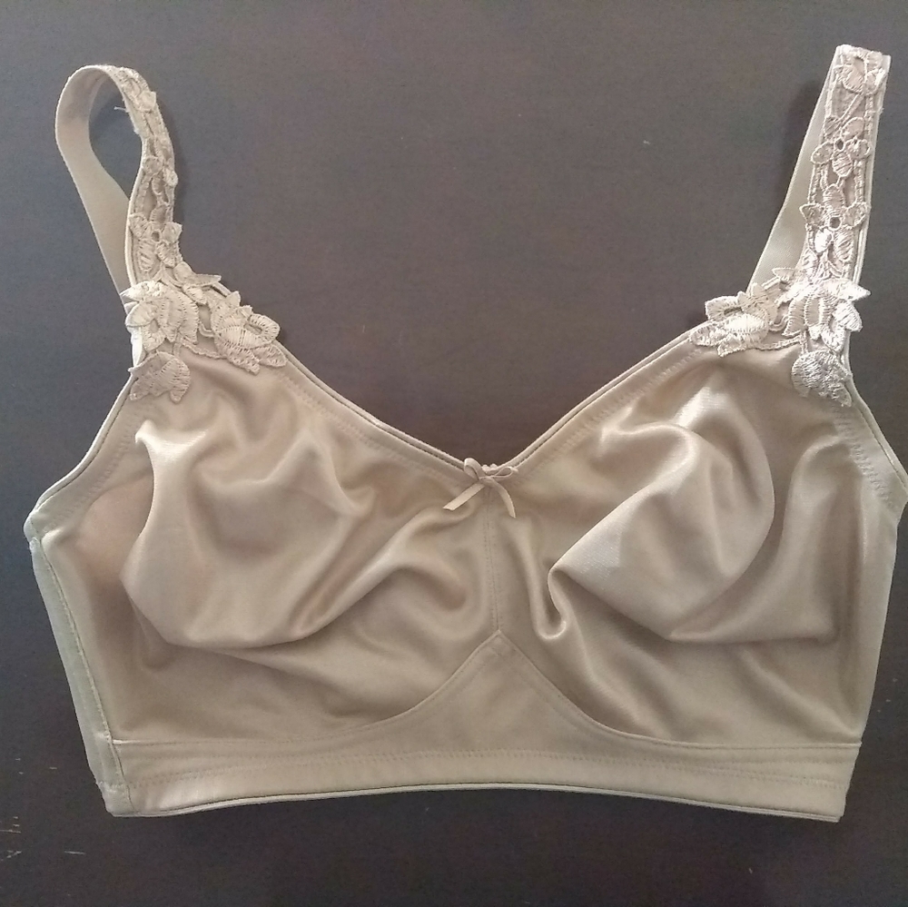Dominique Minimizer Wire-Free Bra nude size 30G